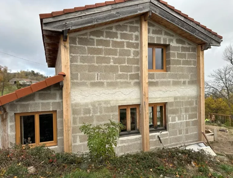 Nos réalisation de ravalement de façade-Isopro63-artisan du batiment-isolation thermique-construction-renovation-travaux peinture-carrelage-enduit décoratif-Thiers-16