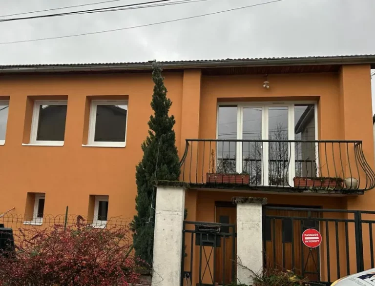 Nos réalisation de ravalement de façade-Isopro63-artisan du batiment-isolation thermique-construction-renovation-travaux peinture-carrelage-enduit décoratif-Thiers-6