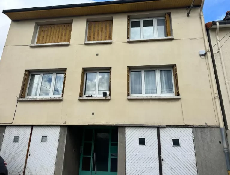 Nos réalisation de ravalement de façade-Isopro63-artisan du batiment-isolation thermique-construction-renovation-travaux peinture-carrelage-enduit décoratif-Thiers-9